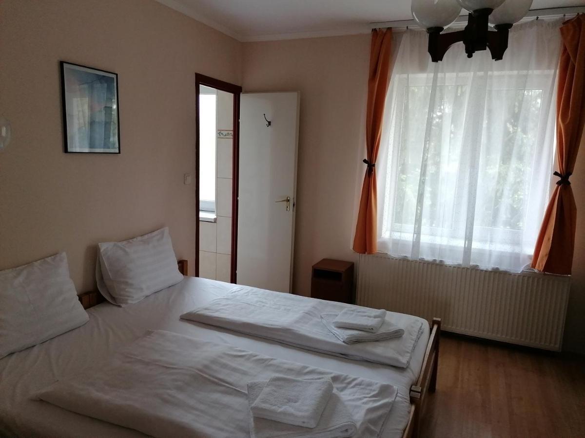 Bed and Breakfast Hullam Panzio Hajdúszoboszló Exterior foto